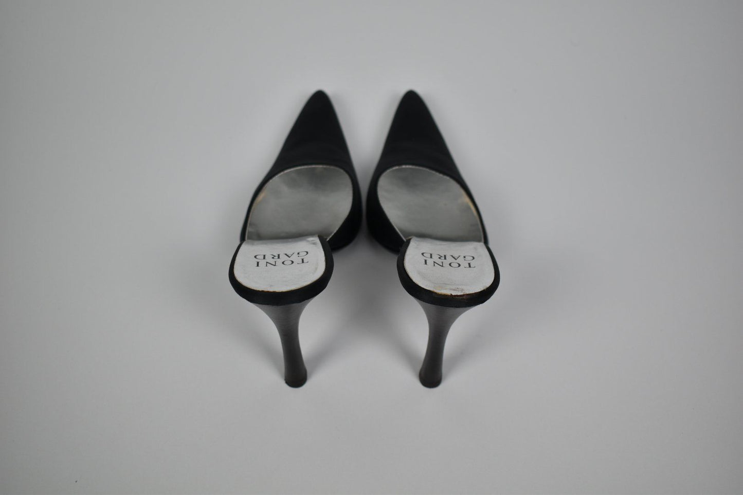 Toni Gard Pumps