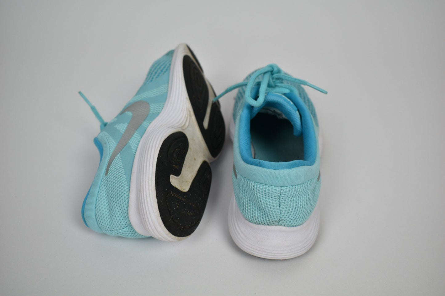 Nike Revolution 4 Laufschuhe / Sneaker, Gr.38.5 - 2ND STORY