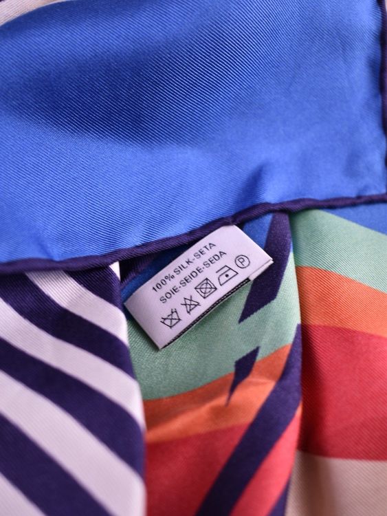 Salvatore Ferragamo Seidentuch, neuwertig - 2ND STORY