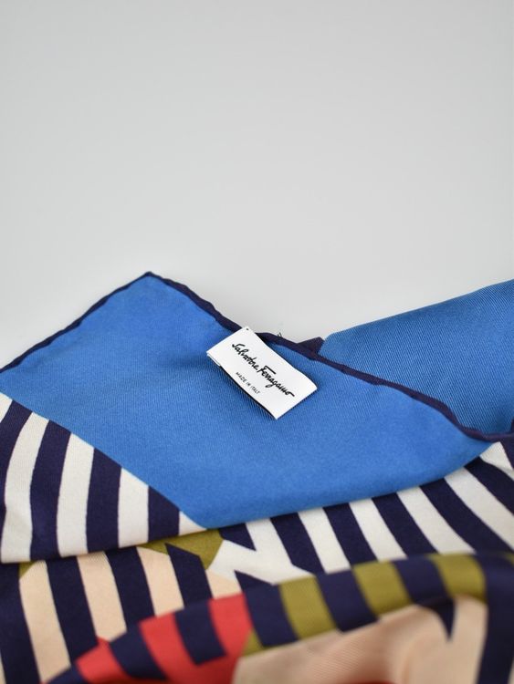 Salvatore Ferragamo Seidentuch, neuwertig - 2ND STORY