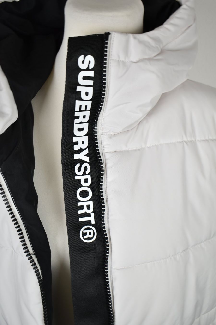 Superdry Sport "Ion" Wintermantel Gr.40 neuwertig
