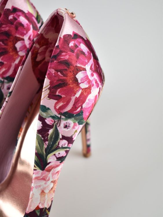 Ted Baker High Heels / Pumps Gr.38, Satinoptik, neuwertig - 2ND STORY