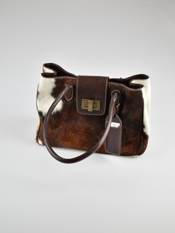 07 14 Schultertasche mit Fell