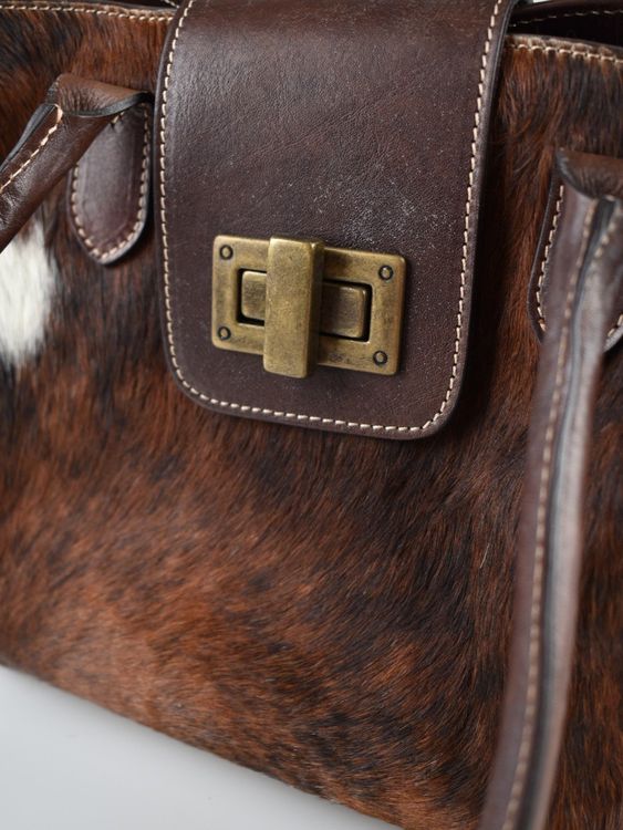 07 14 Schultertasche mit Fell
