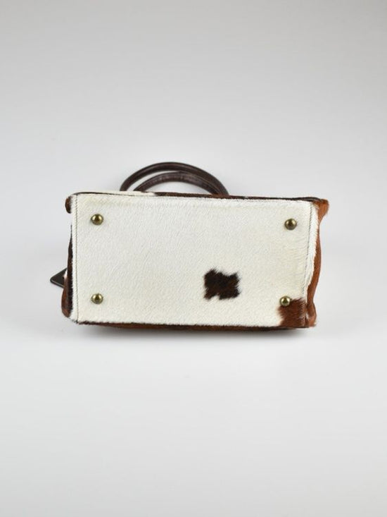 07 14 Schultertasche mit Fell