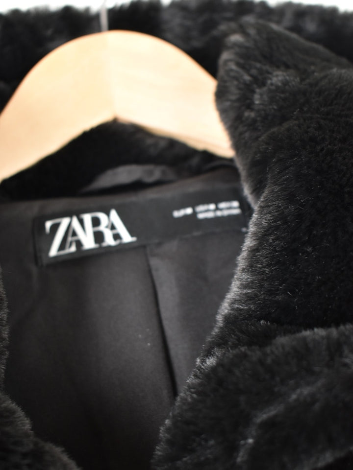 Zara Felljacke mit Kapuze Gr.M, neuwertig - 2ND STORY