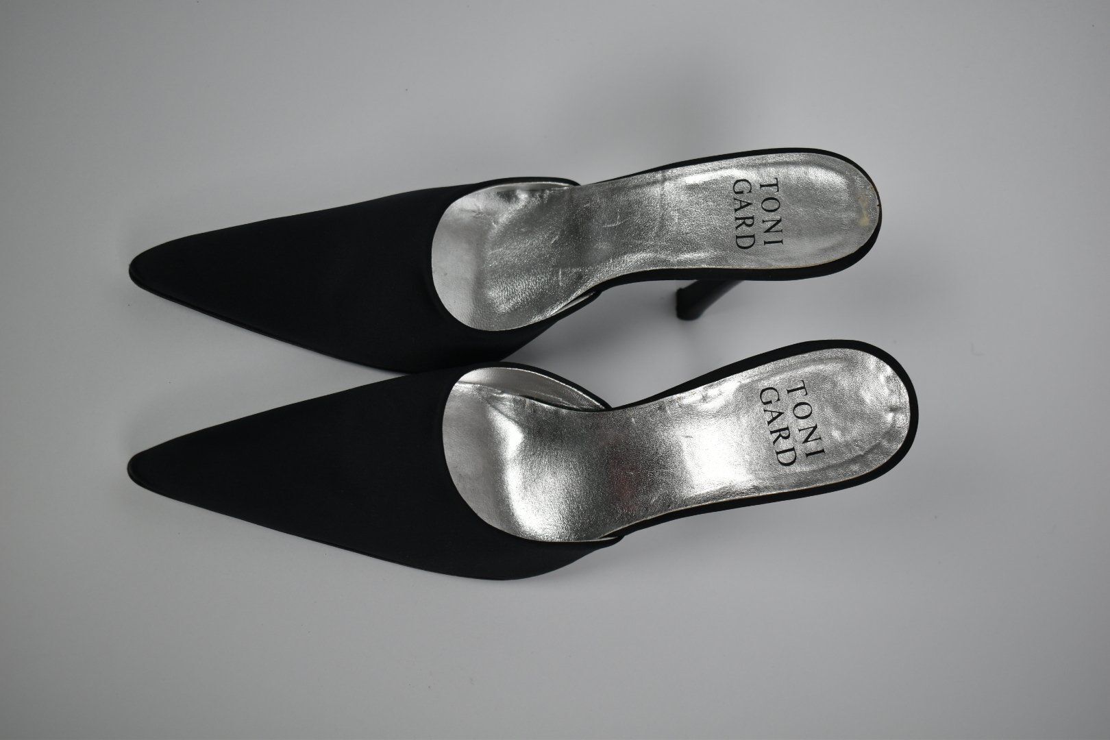 Toni Gard Pumps