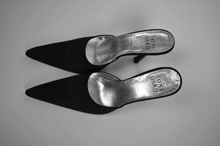 Toni Gard Pumps