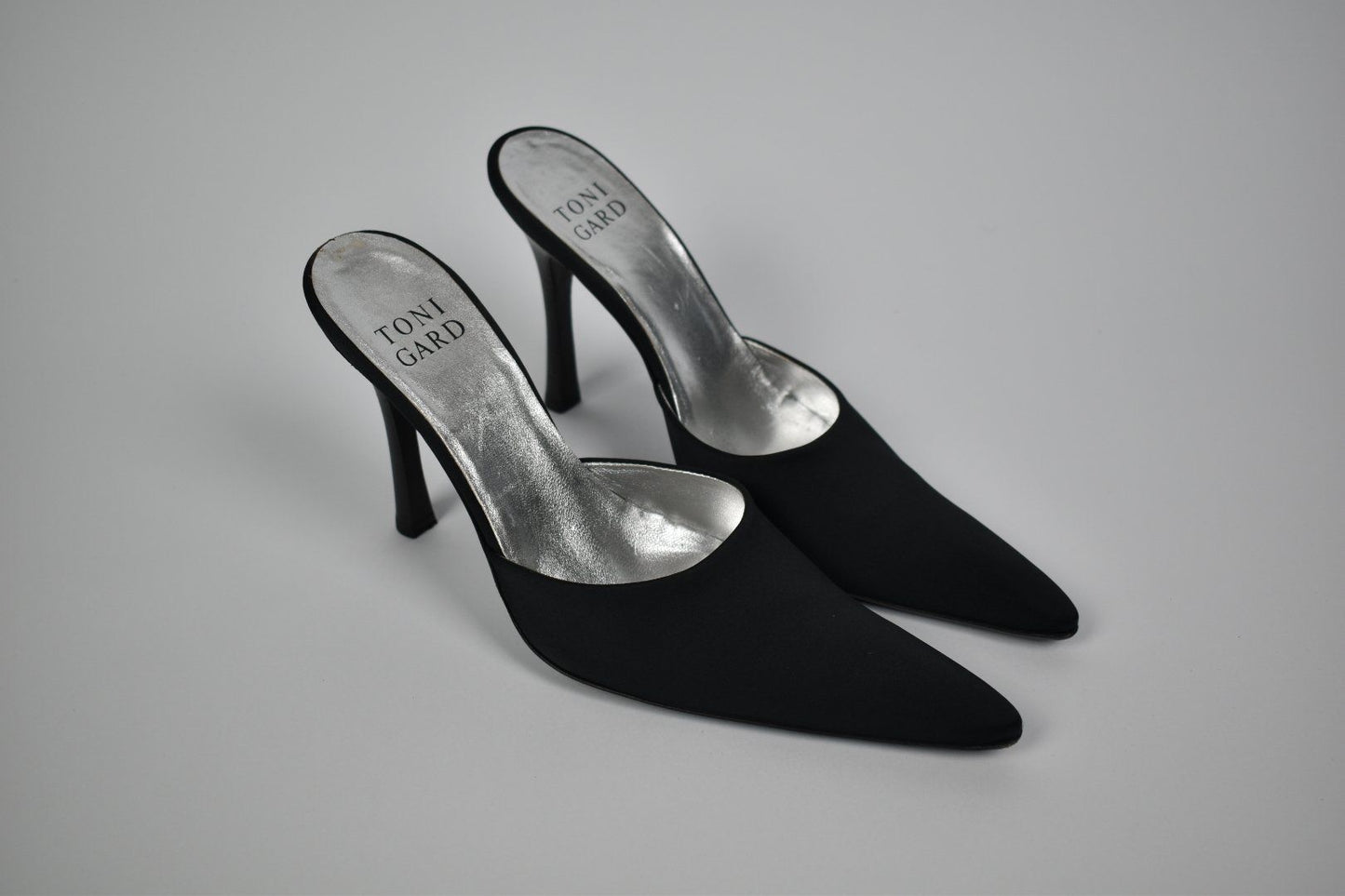 Toni Gard Pumps