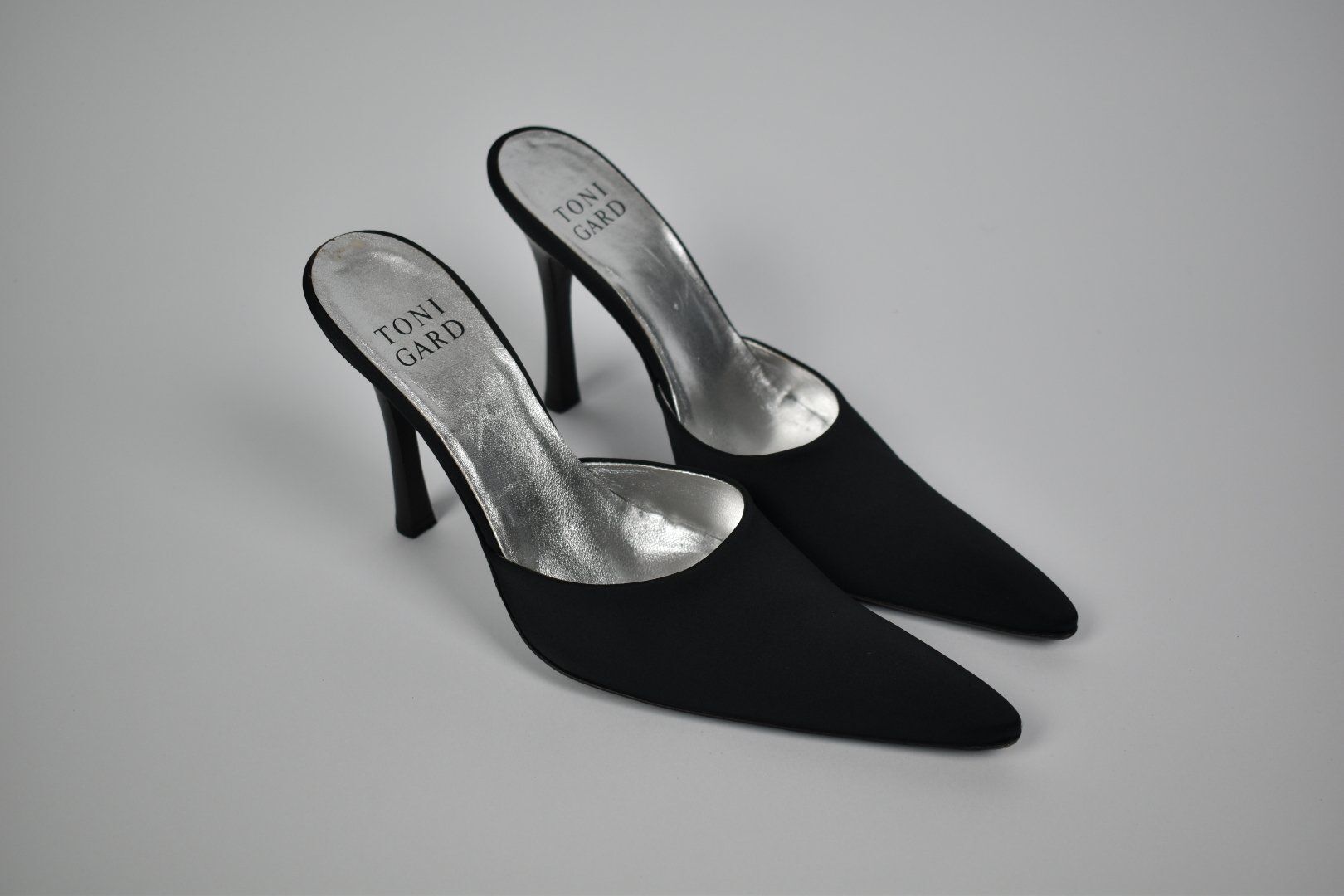 Toni Gard Pumps