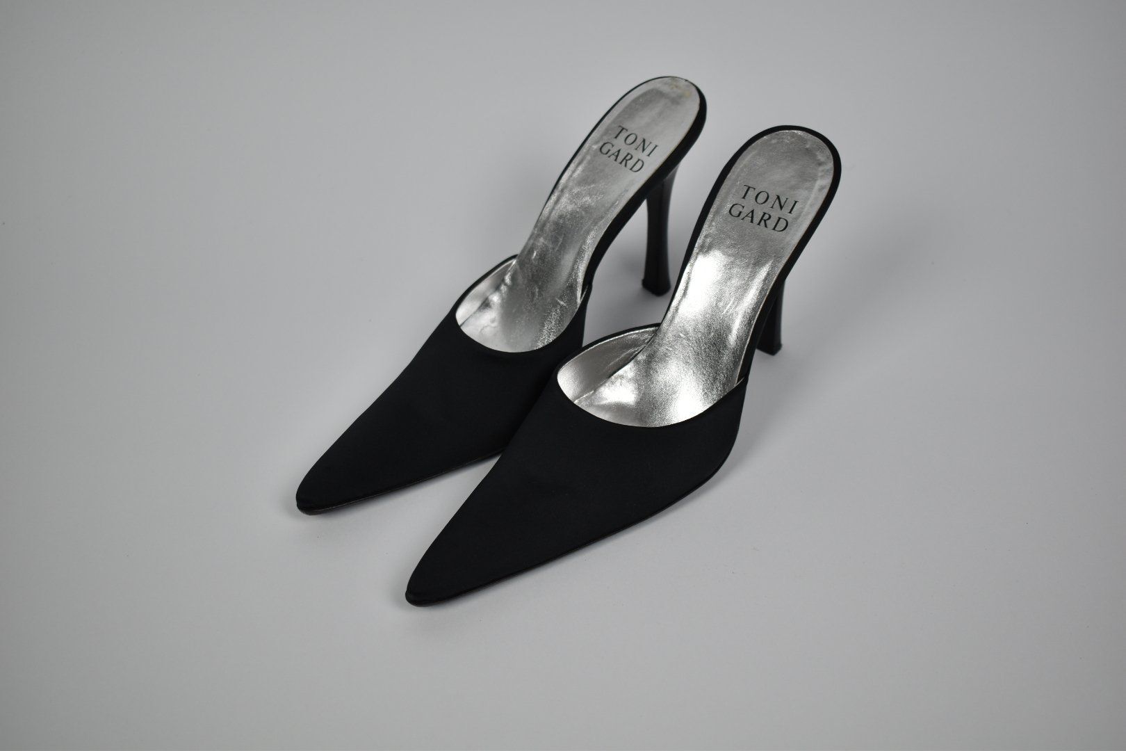 Toni Gard Pumps