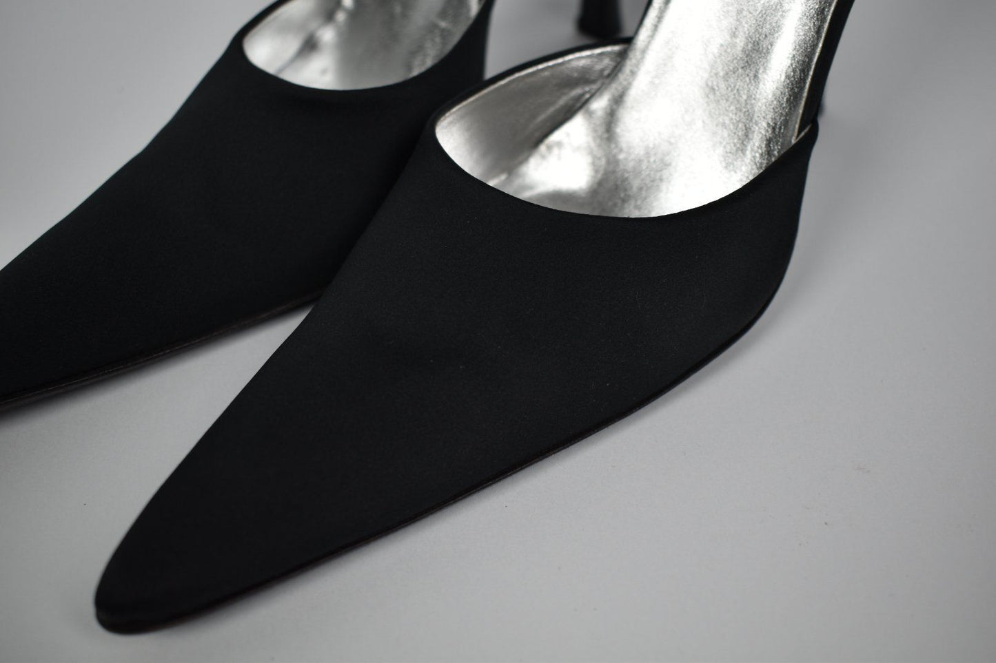 Toni Gard Pumps