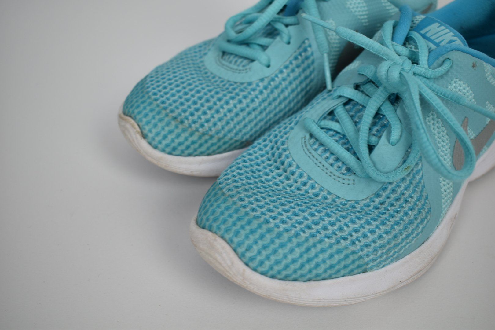 Nike Revolution 4 Laufschuhe / Sneaker, Gr.38.5 - 1