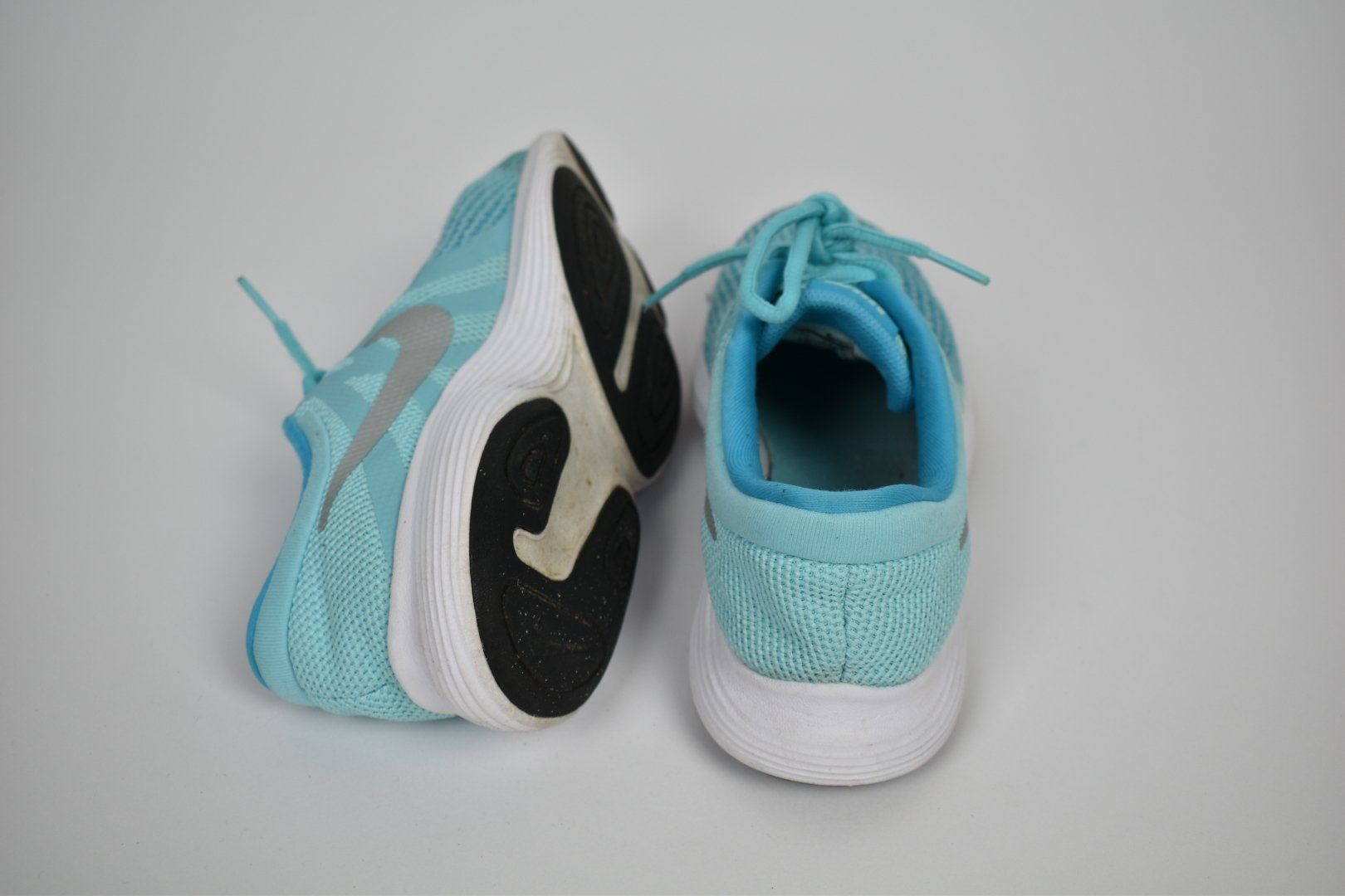 Nike Revolution 4 Laufschuhe / Sneaker, Gr.38.5 - 6