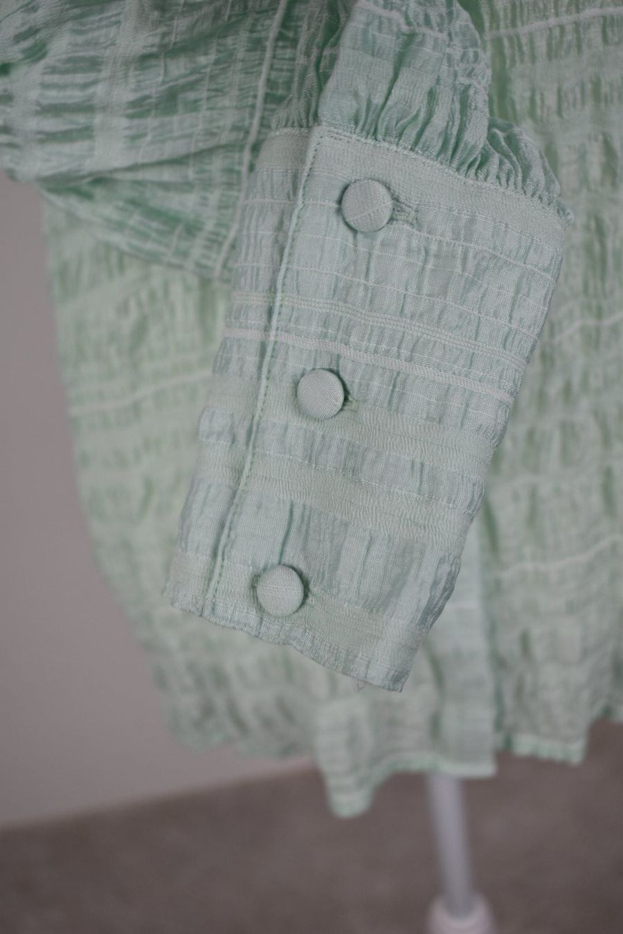 Guess Bluse, Krepp Optik Gr.L ungetragen