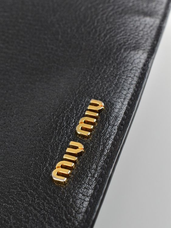 Miu Miu Madras Hand/Umhängetasche, schwarz - Handtasche - 2ND STORY