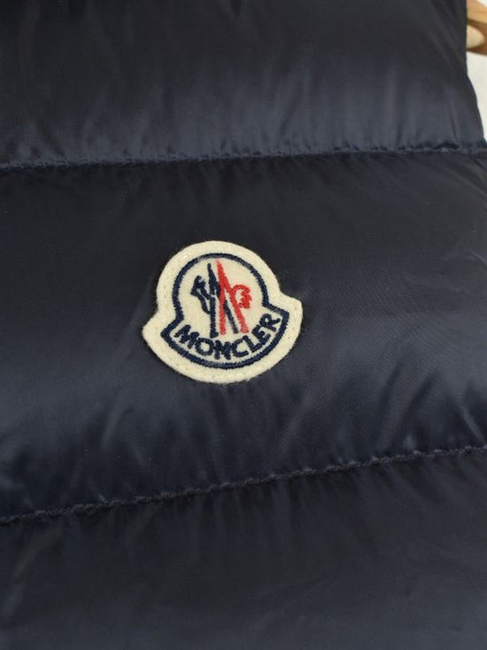 Moncler Montreuil Hooded Logo Daunen Gilet, Gr.S, neuwertig - Gilet - 2ND STORY