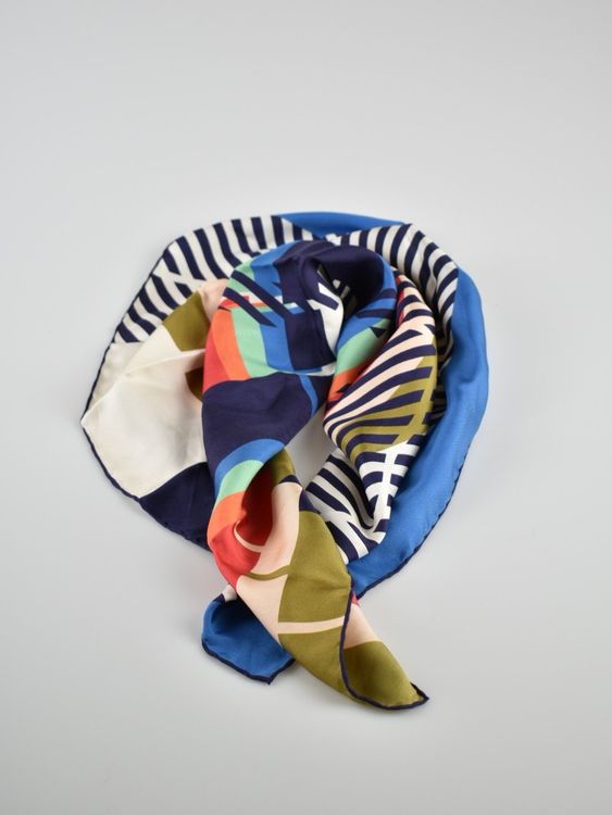 Salvatore Ferragamo Seidentuch, neuwertig - 2ND STORY