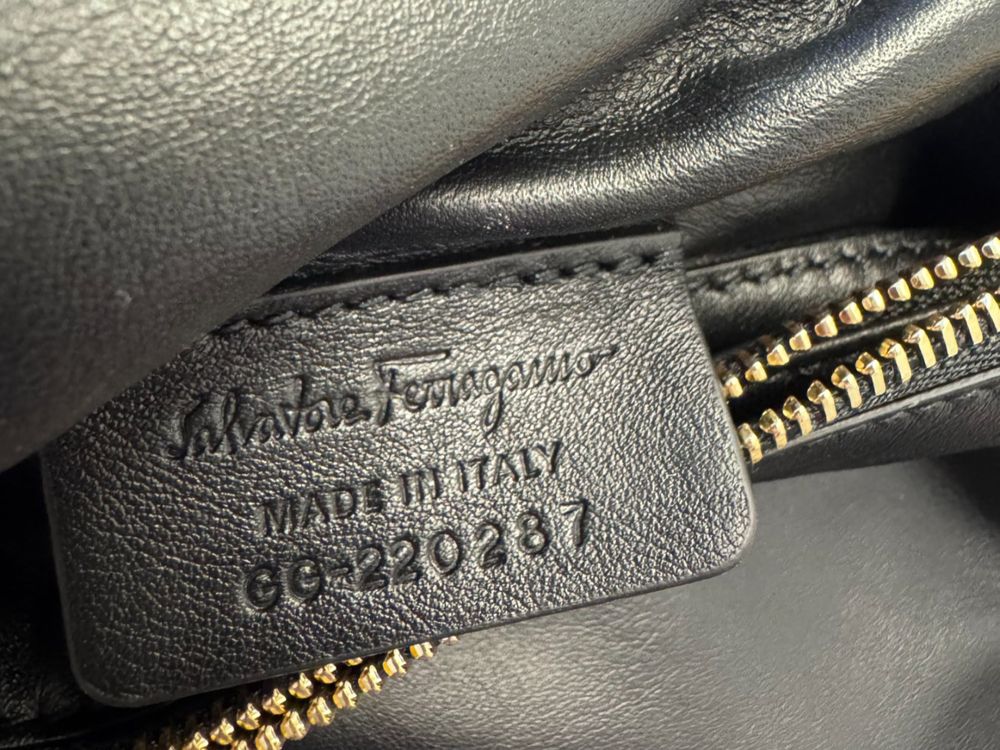 Salvatore Ferragamo Viva Mini Crossbody Tasche mit Tuch - 2ND STORY