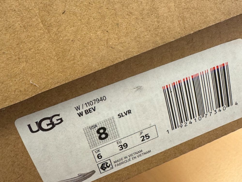 Ugg Mokassins / Halbschuhe Gr.39, neu, silber, Leder